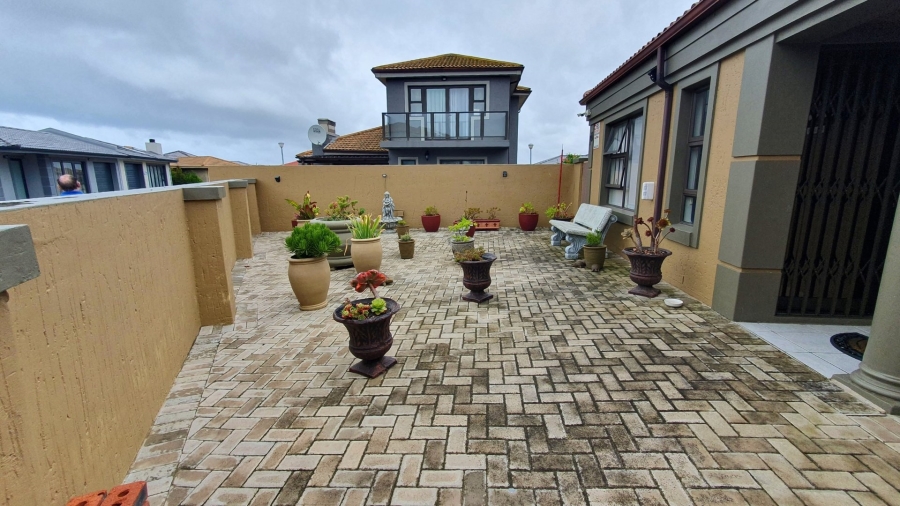 3 Bedroom Property for Sale in Dana Bay Western Cape